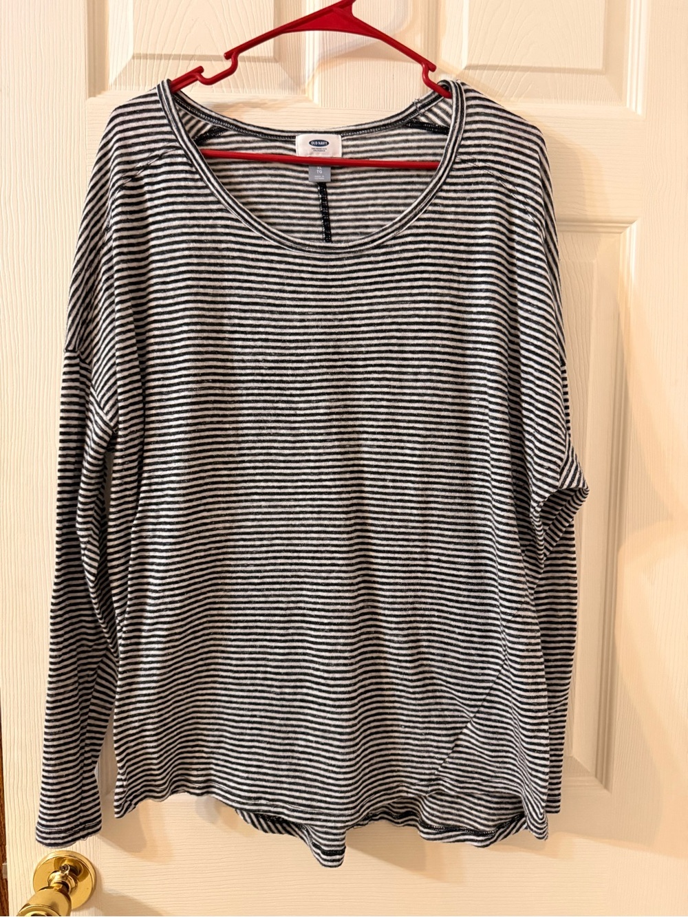 Old Navy Black & White Striped Long Sleeve Tee